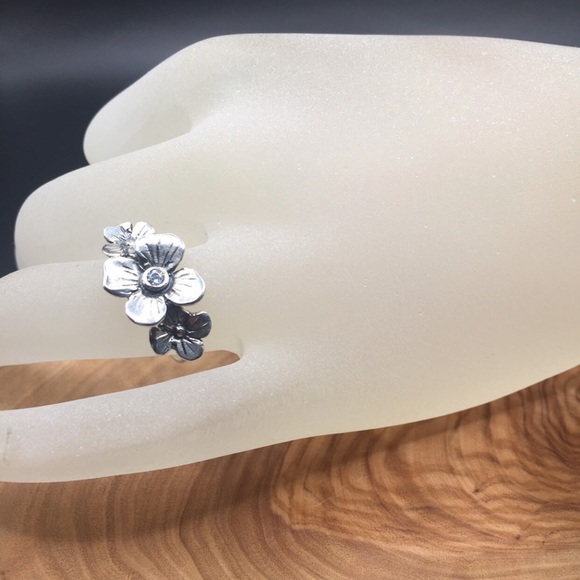 Silver flower ring - Picture 5 of 8